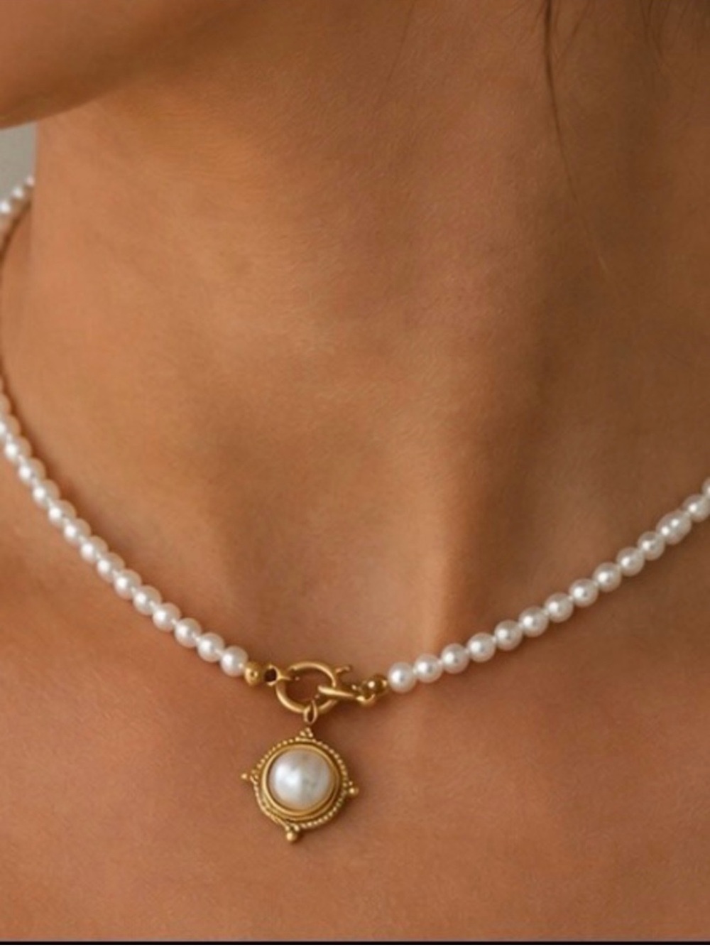 Plunder White Pearl Choker with Gold Medallion